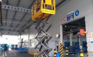 精确控制的往复式提升机提升餐饮物流效率